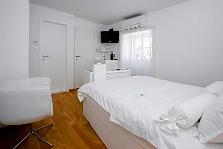 Small Double Room with Balcony - Plinarska Street 75