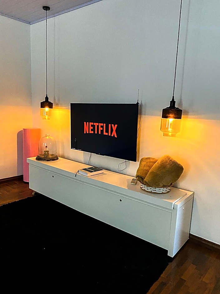 Casa Ampla - Climatizada - 1 suite-2 quartos-churrasqueira