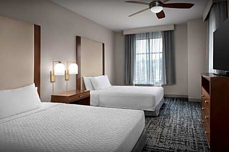 2Queen Mobility/Hearing Access Tub Suite Nsmk