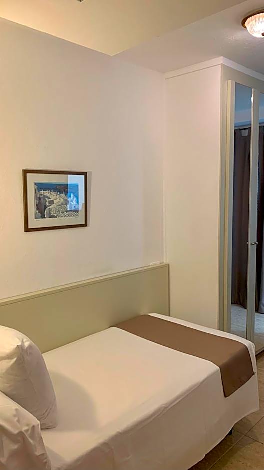 Hotel Jeni & Restaurant