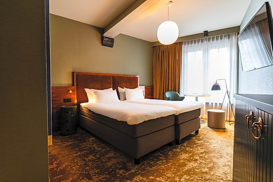 Photo 1 of 17 of Comfort 1 Double Bed or 2 Beds, Canal View