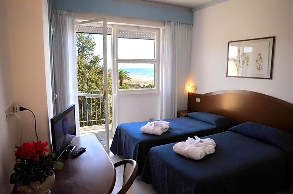 Photo 1 of 4 of Double Room (1 Adult)