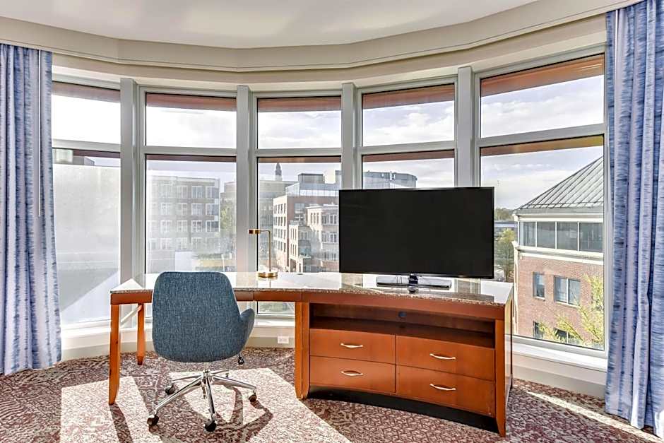 Hilton Garden Inn Alexandria Old Town National Harbor