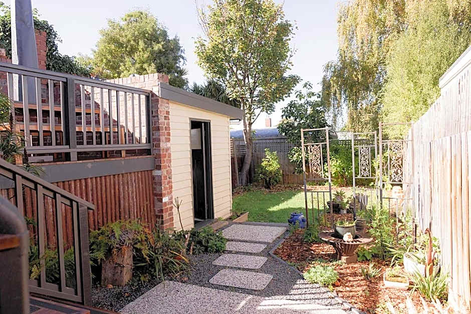 Serenity and style in Sandy Bay