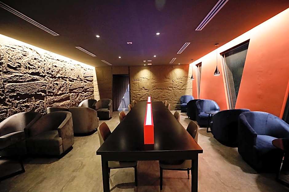 SAIGON TRAVEL LOUNGE