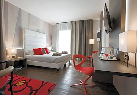 Deluxe King Room with Spa Access