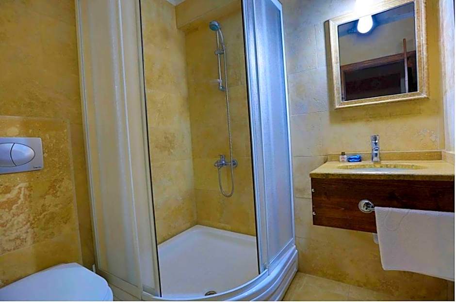 Jerveni Cave Hotel