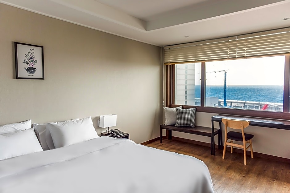 Check Inn Hotel