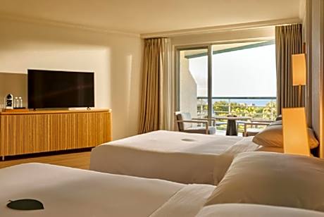 Deluxe Poolside View Twin + Breakfast for 2