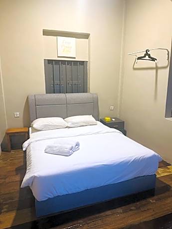 Queen Room with Shared Bathroom