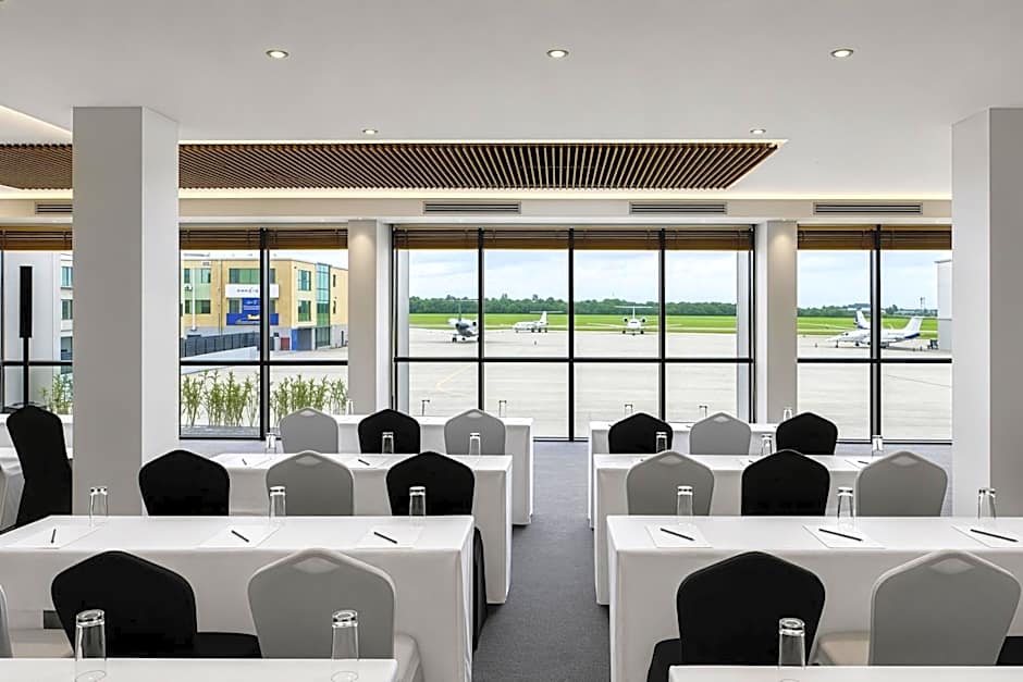 Legend Hotel Lagos Airport, Curio Collection By Hilton