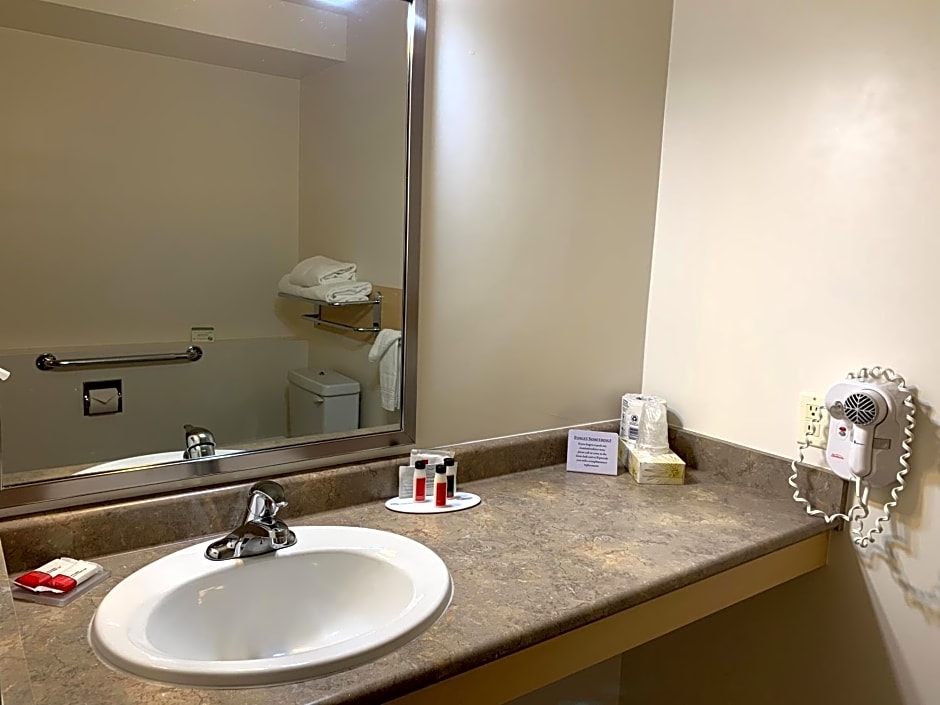 Super 8 by Wyndham Courtenay