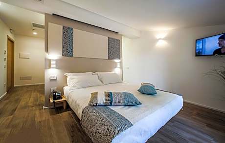 King Room with Spa Bath