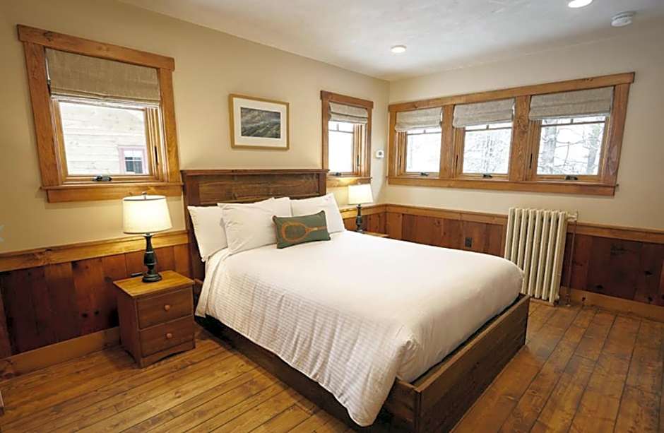 Photo 1 of 1 of Standard 1 Queen Bed