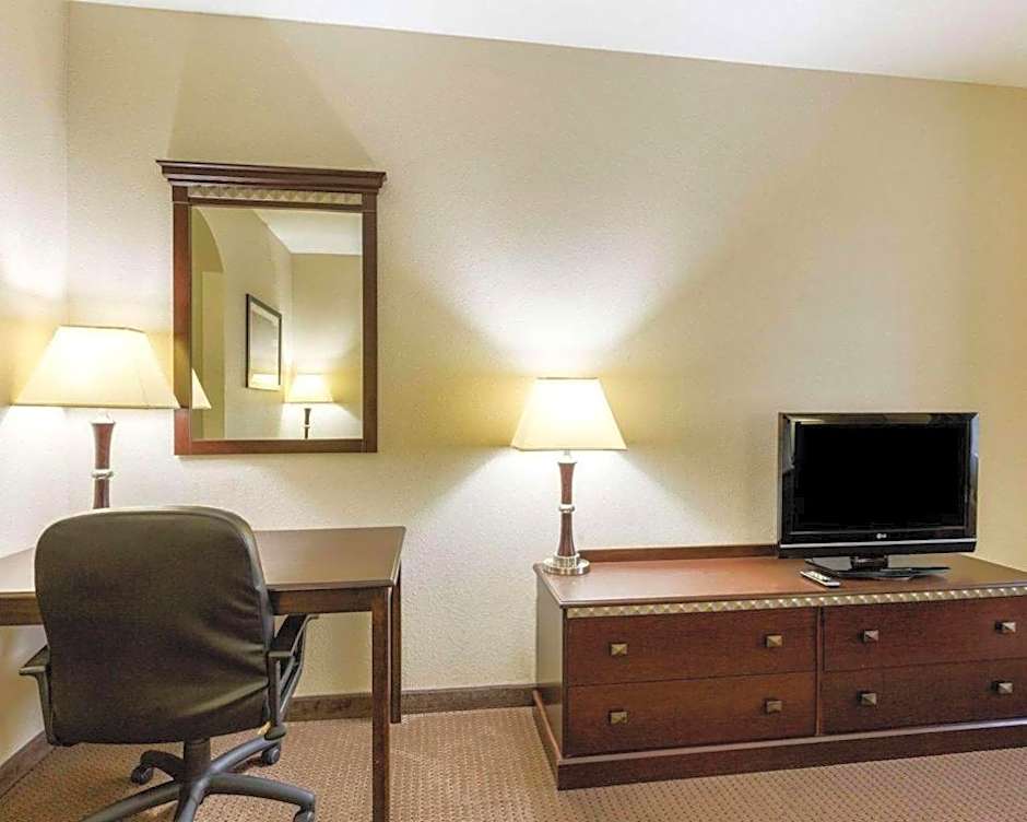 Comfort Inn & Suites