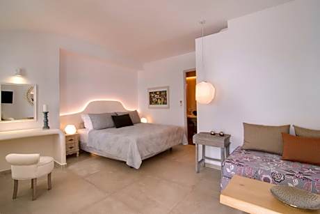 Prestige Suite with Outdoor Hot Tub & Caldera View