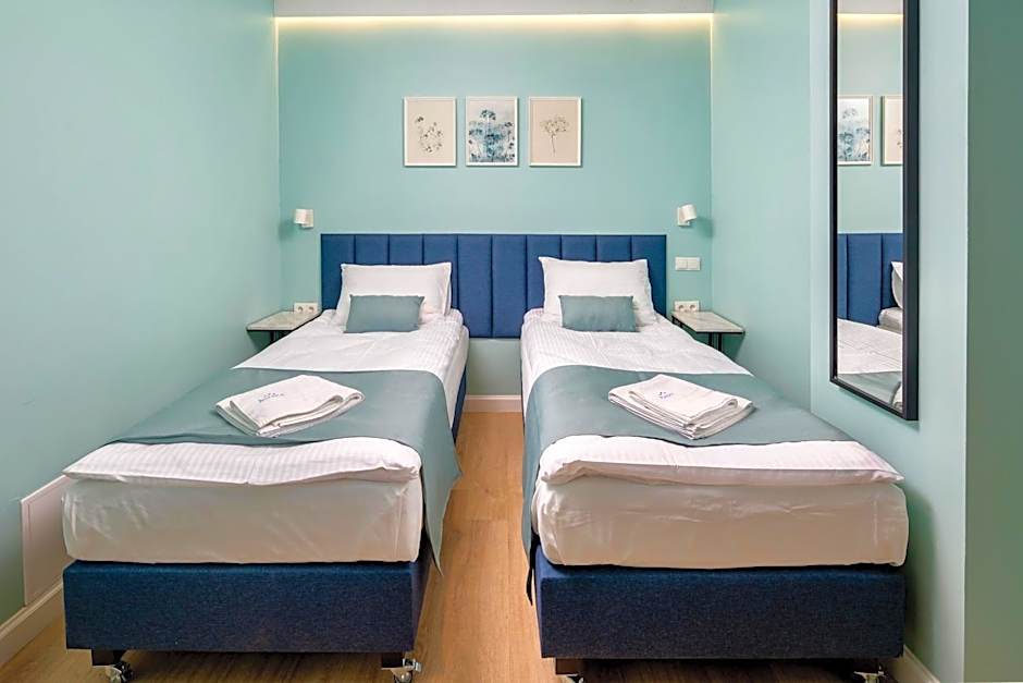 JESS INN Hostel Rondo Charles de Gaulle