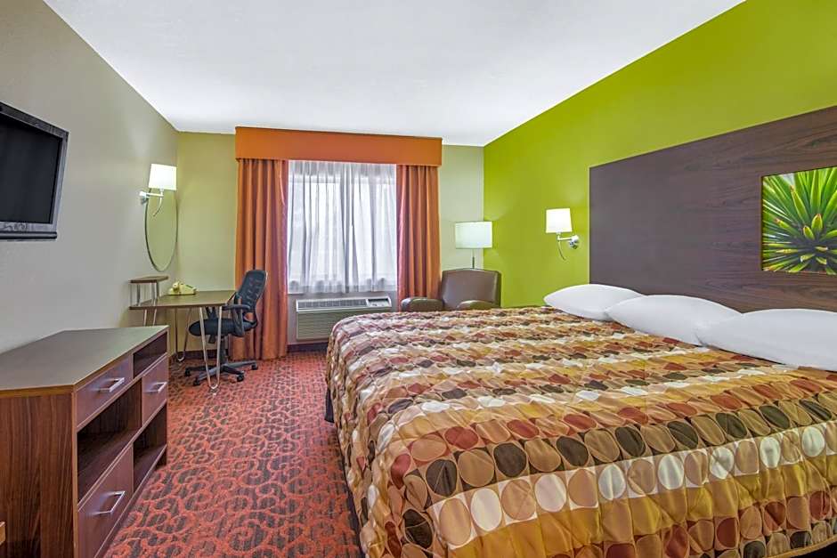 Super 8 by Wyndham Portales