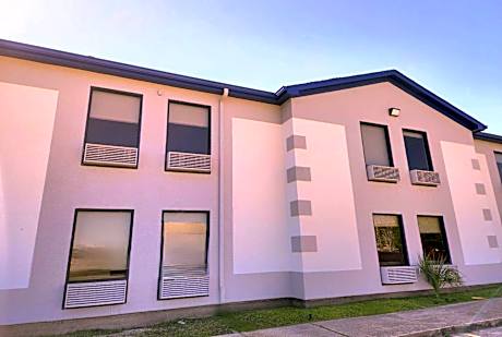 Days Inn & Suites by Wyndham New Iberia