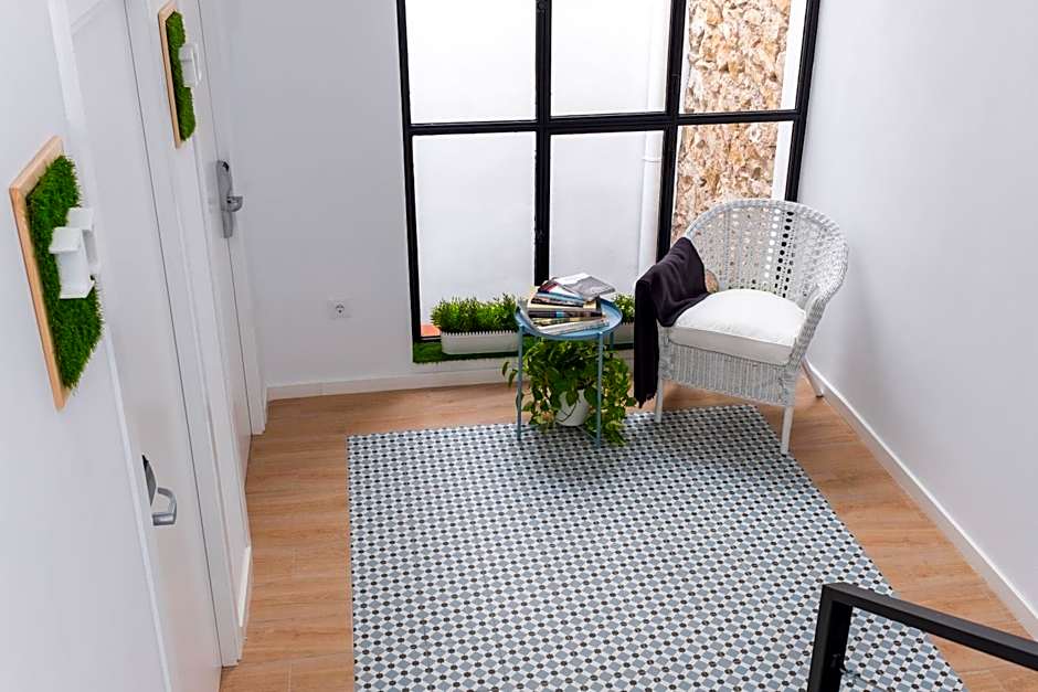 GOMEZ ROOMS