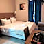 SQUARE HOTEL
