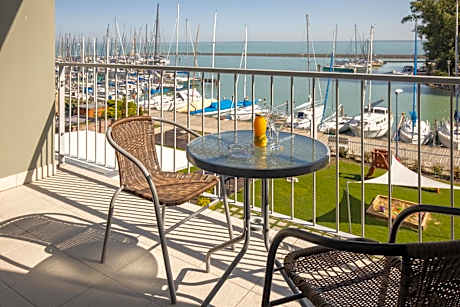 Hotel Yacht Wellness & Business