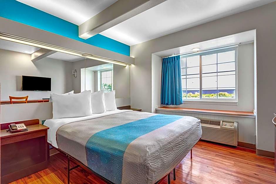 Motel 6-Idaho Falls, ID - Snake River