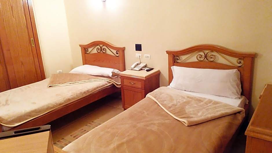 Applicators Hotel