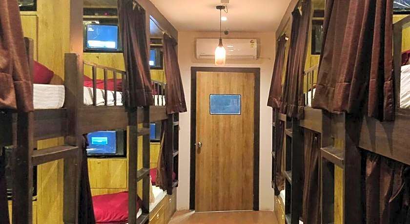 Hilal Dormitory – Bombay/ Mumbai, KY
