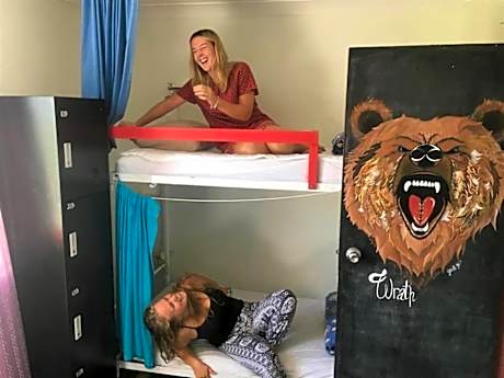 Bed in 4-Bed Mixed Dormitory Room (B)