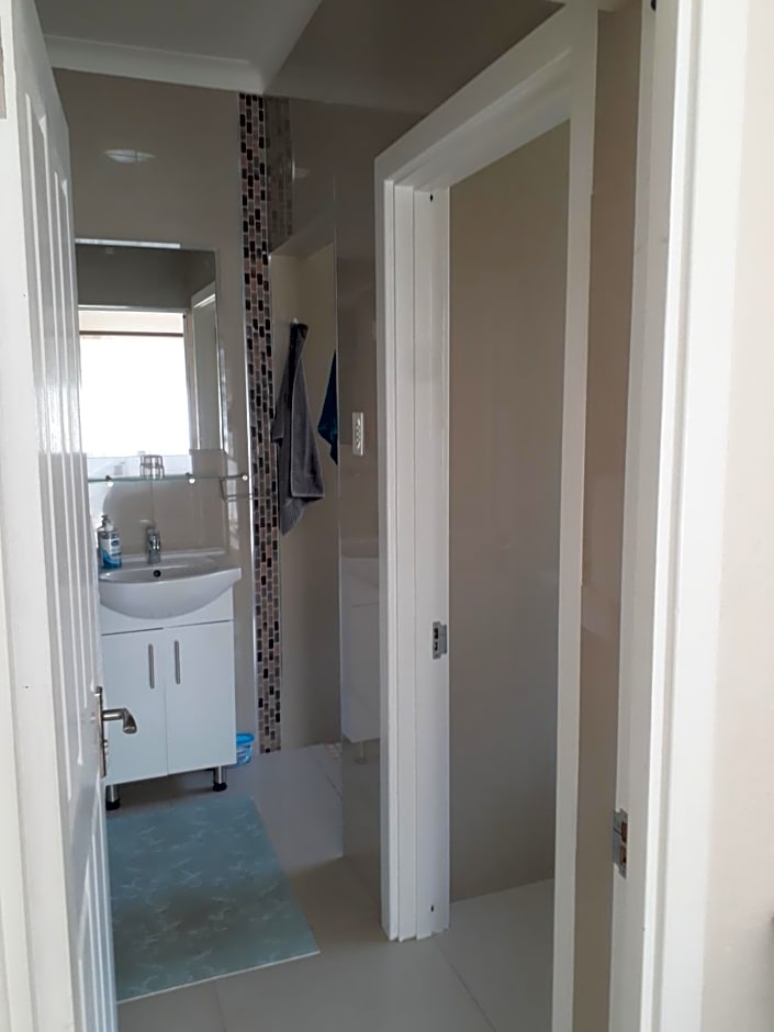 Jackie's B&B – East London, IA