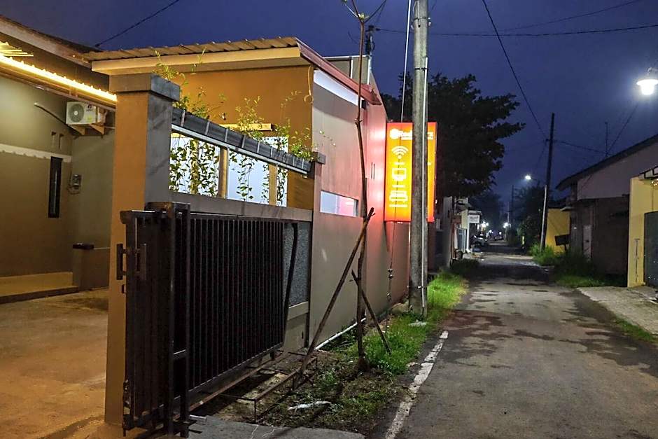 RedDoorz Syariah near Exit Tol Pemalang Comal 2