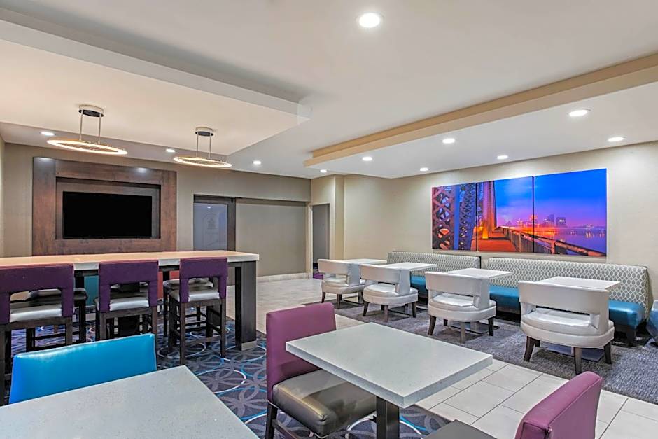 La Quinta Inn & Suites by Wyndham Hopkinsville