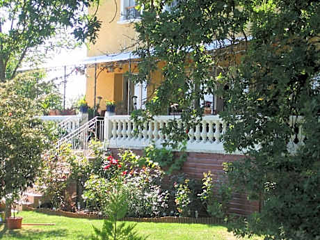 La Maison Jaune