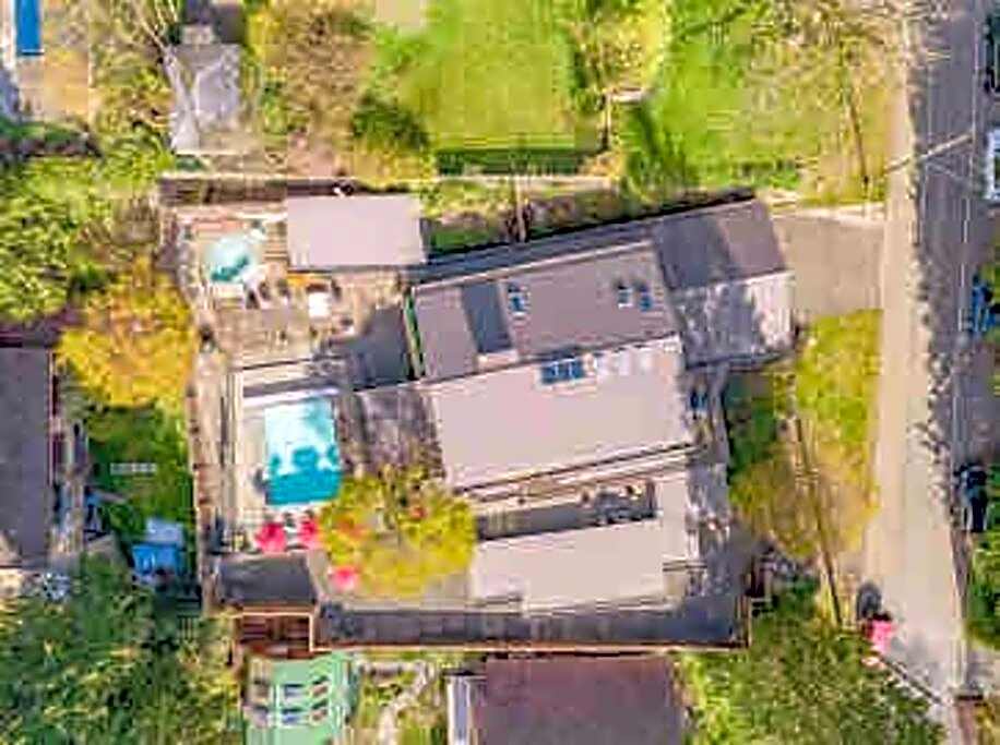 The Lions Self Contained Suite, Shared Pool, Hot Tub, Views