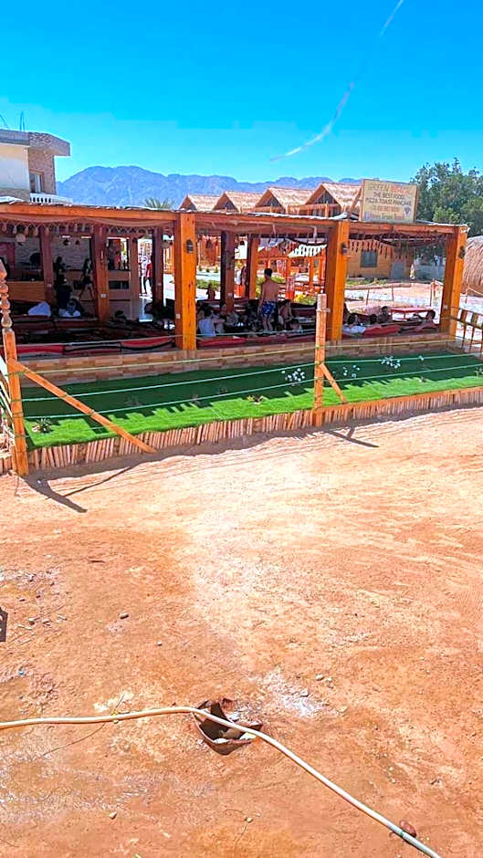 Green Beach Camp & Hotel