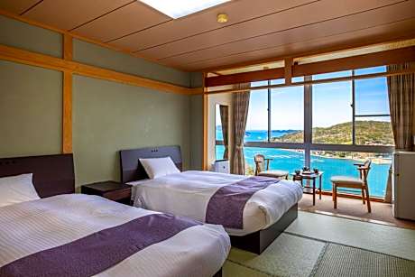 Standard Twin Room with Sea View - Smoking