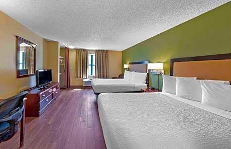 Efficiency Quadruple Room with Tub - Disability Access/Non Smoking