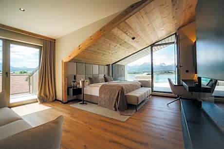 Suite with Hot Tub