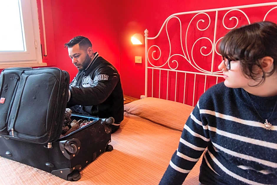 Sunflower Beach Backpacker Hostel & Bar