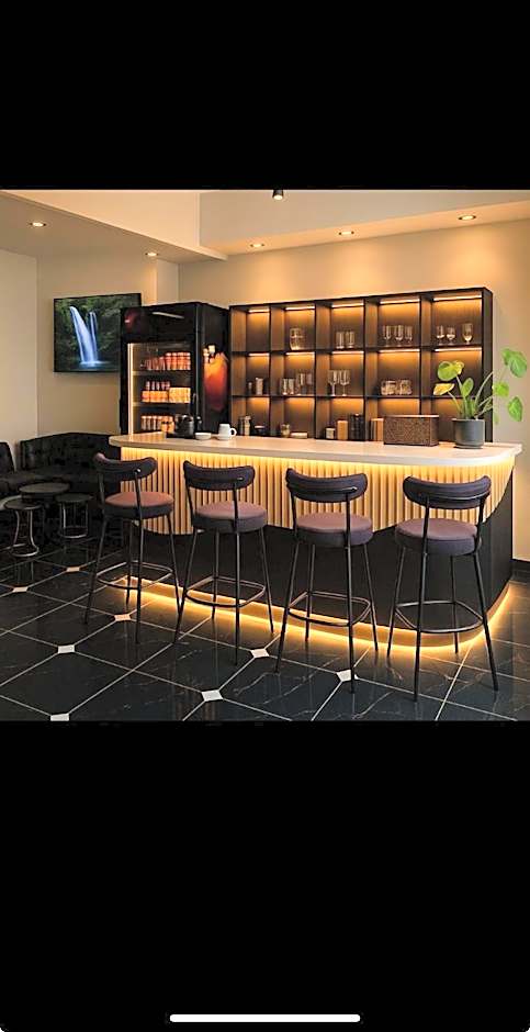 Shelton Airport Hotel