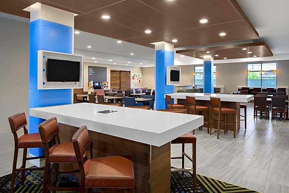 Holiday Inn Express & Suites Lubbock Central - Univ Area By IHG