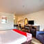 OYO Woodland Hotel and Suites