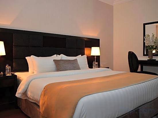 Tilal Almadina Hotel & Suites