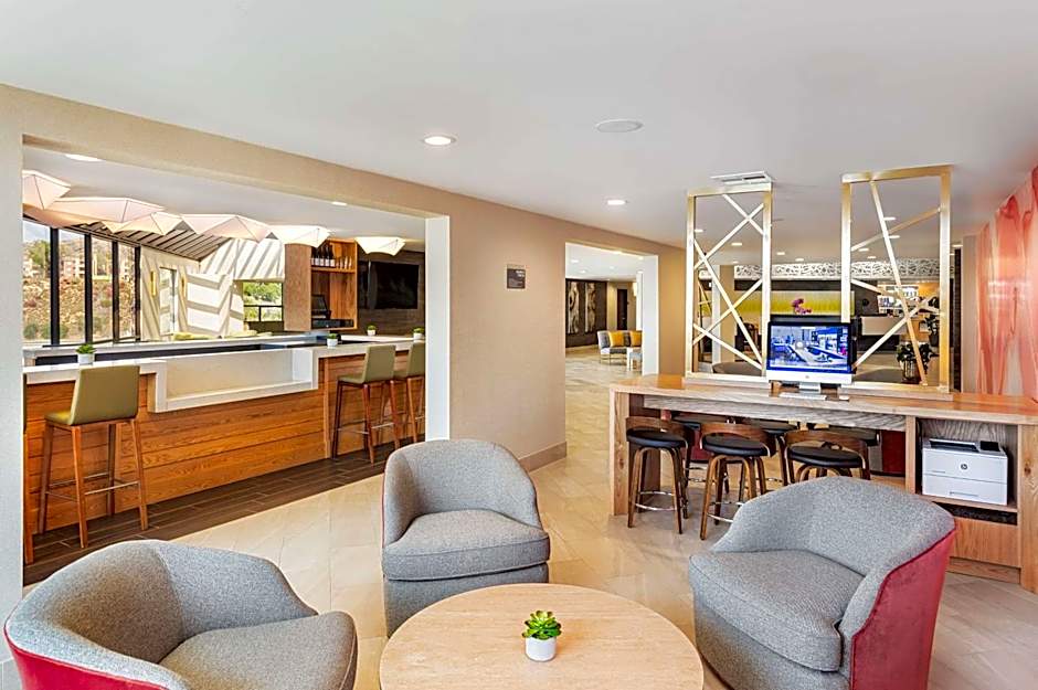 DoubleTree By Hilton Pomona