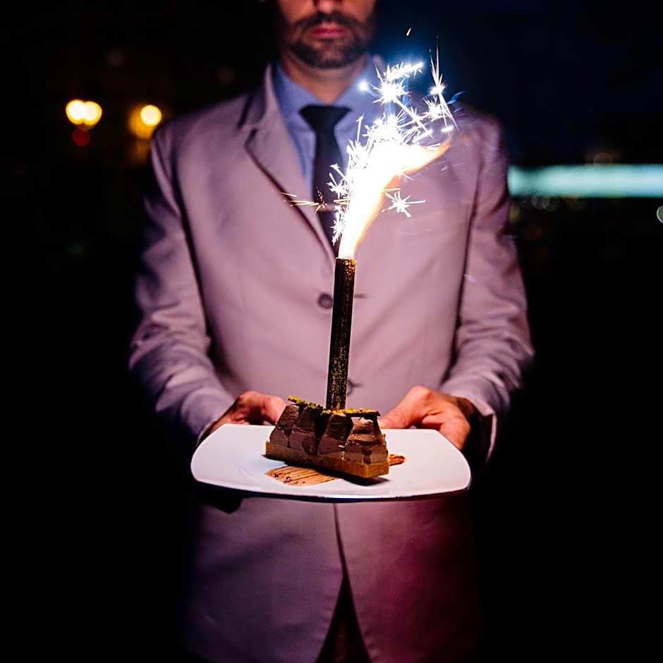 Le VIP Paris - Yacht Hotel