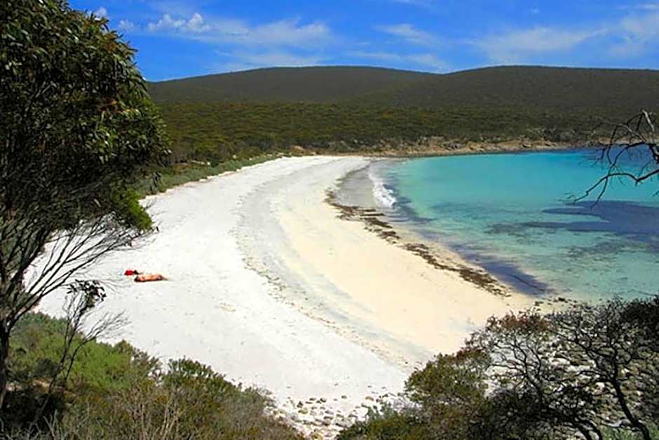 Bay 10 - Suites and Apartments