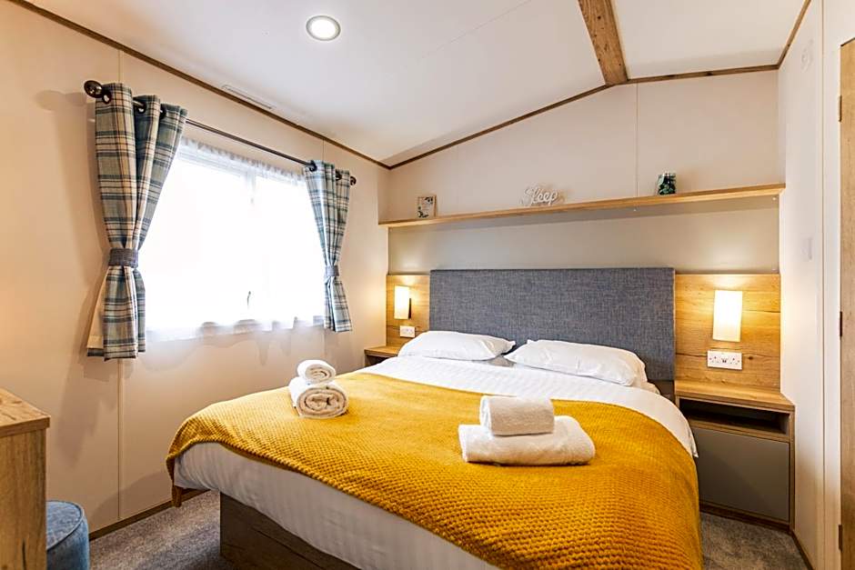 Squirrel Lodge with Hot Tub