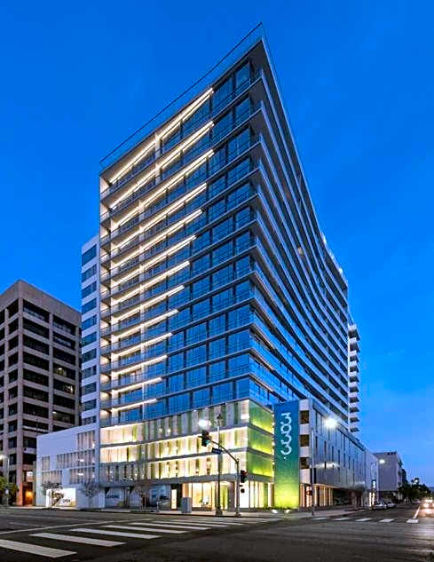 Modern Luxury 2 Bed with Panoramic City Views in Downtown LA
