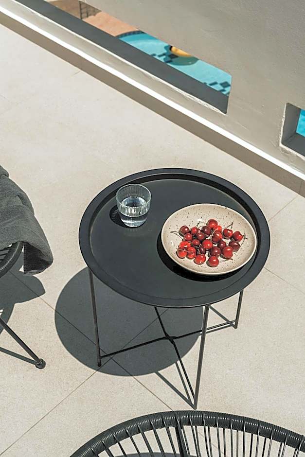 Thelèsi Apartments, 100m from the beach